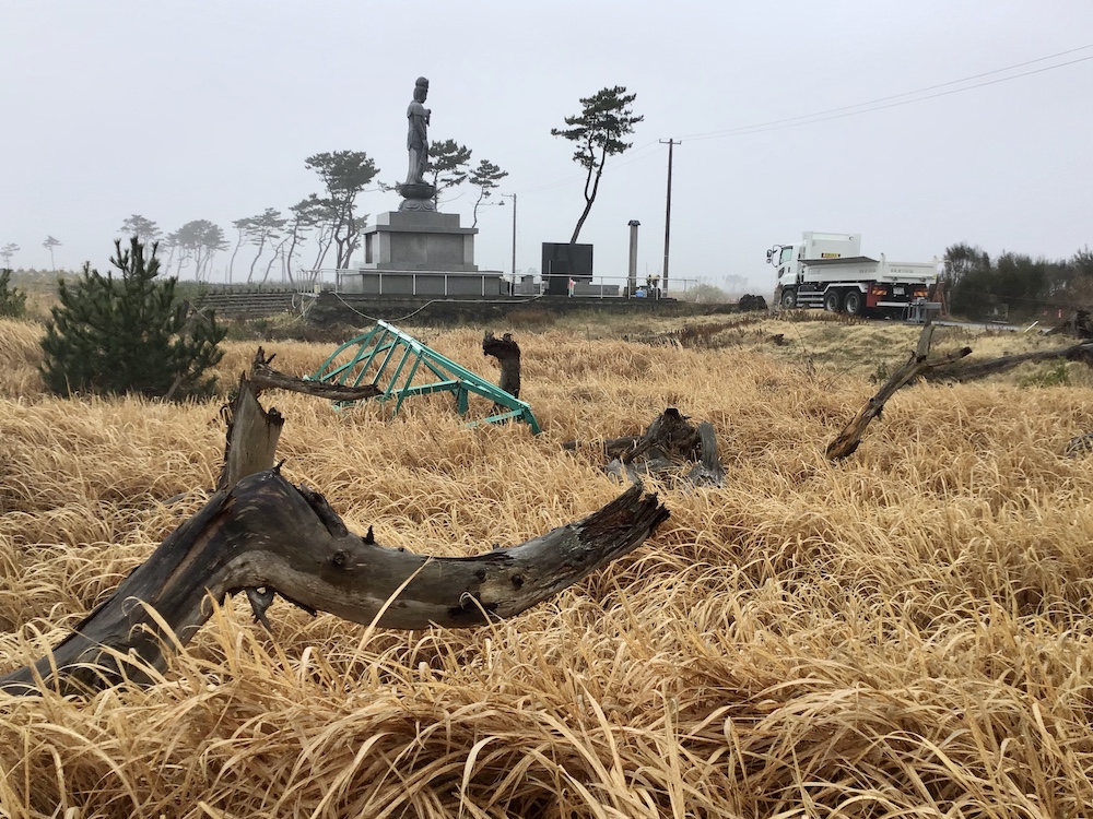 荒浜の津波犠牲者を鎮魂する「東日本大震災慰霊碑」