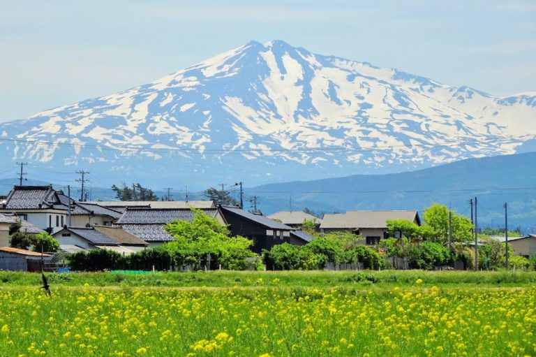 秋田 草生津川カメラ散歩 春の鳥海山 Tohoku360