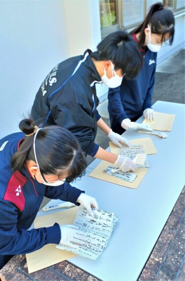 解体前の商家の蔵から文化財を救出。福島県相馬市で「そうま歴史資料保存ネットワーク」が本格始動